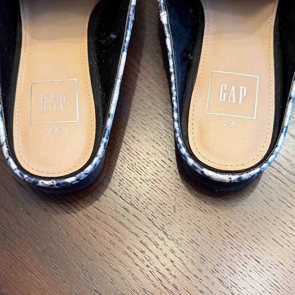 GAP Blue and White Snake-Print Slip-On Mules - Picture 5 of 11